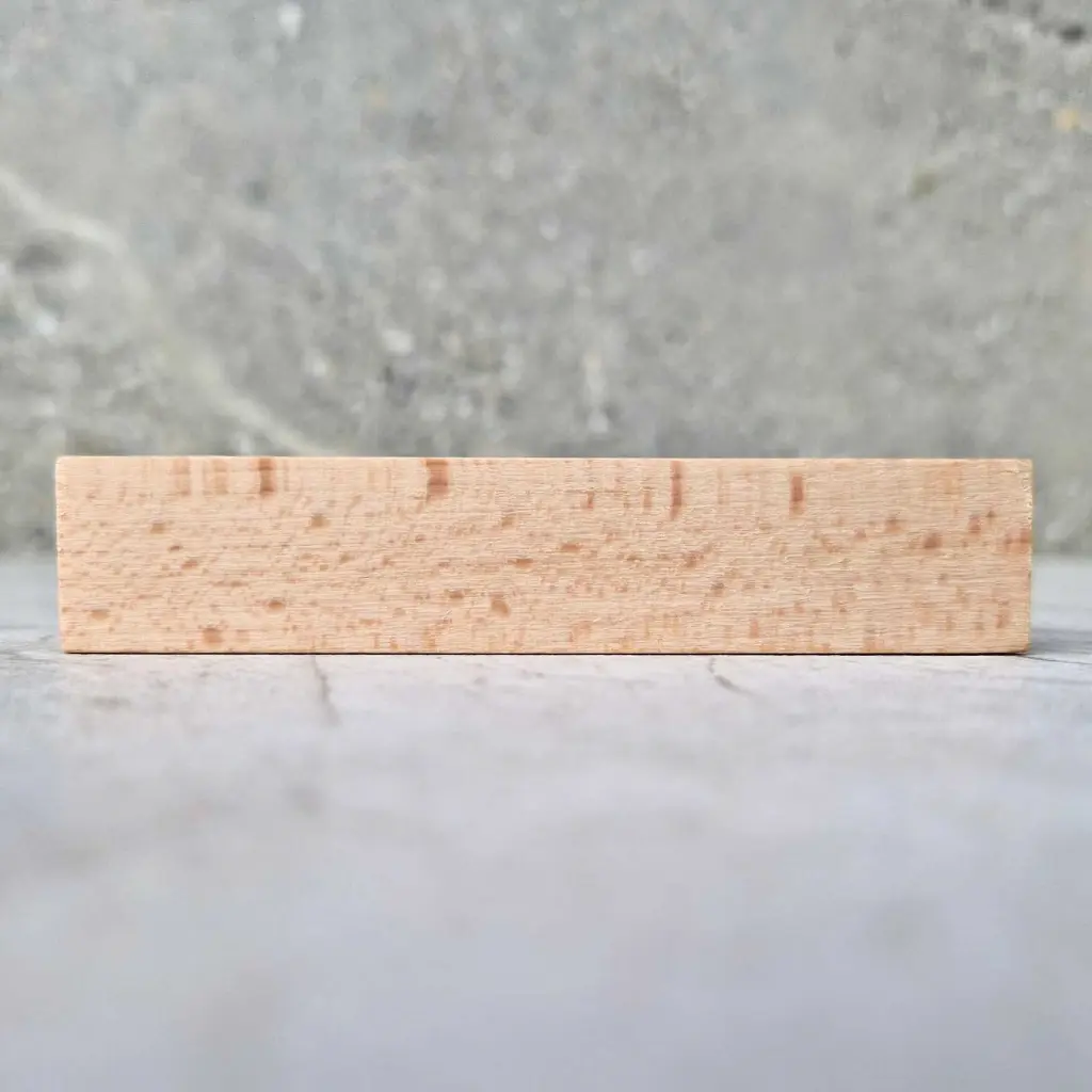 20-00-00838-H_2 drewniany stojak na wizytówki bukowy wooden card stand beech.webp