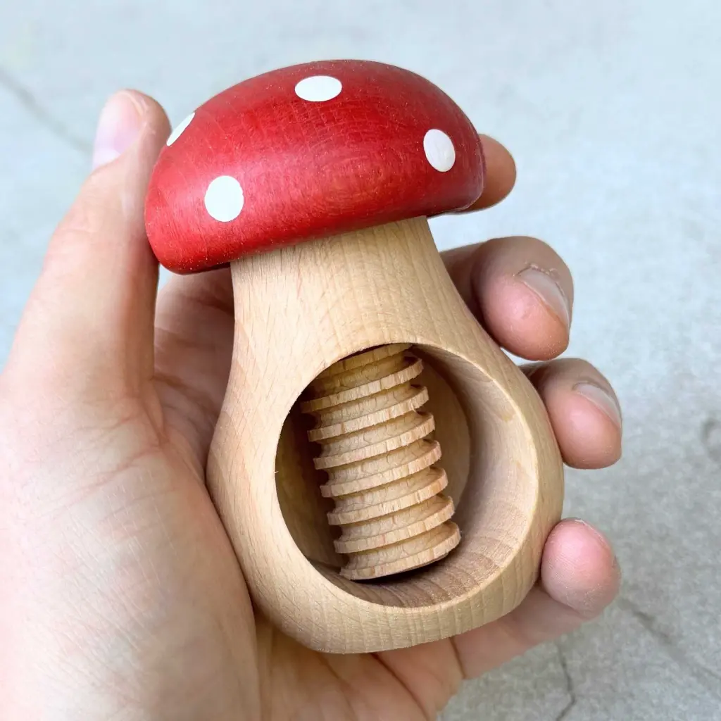 dziadek do orzechów grzybek nutrcracker mushroom (5).webp