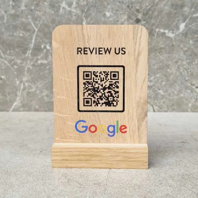 PL.00-20-01-01266-H drewniany ekspozytor z wkładką nadruk UV kod QR dębowy oak information display with insert UV print QR code (4).webp