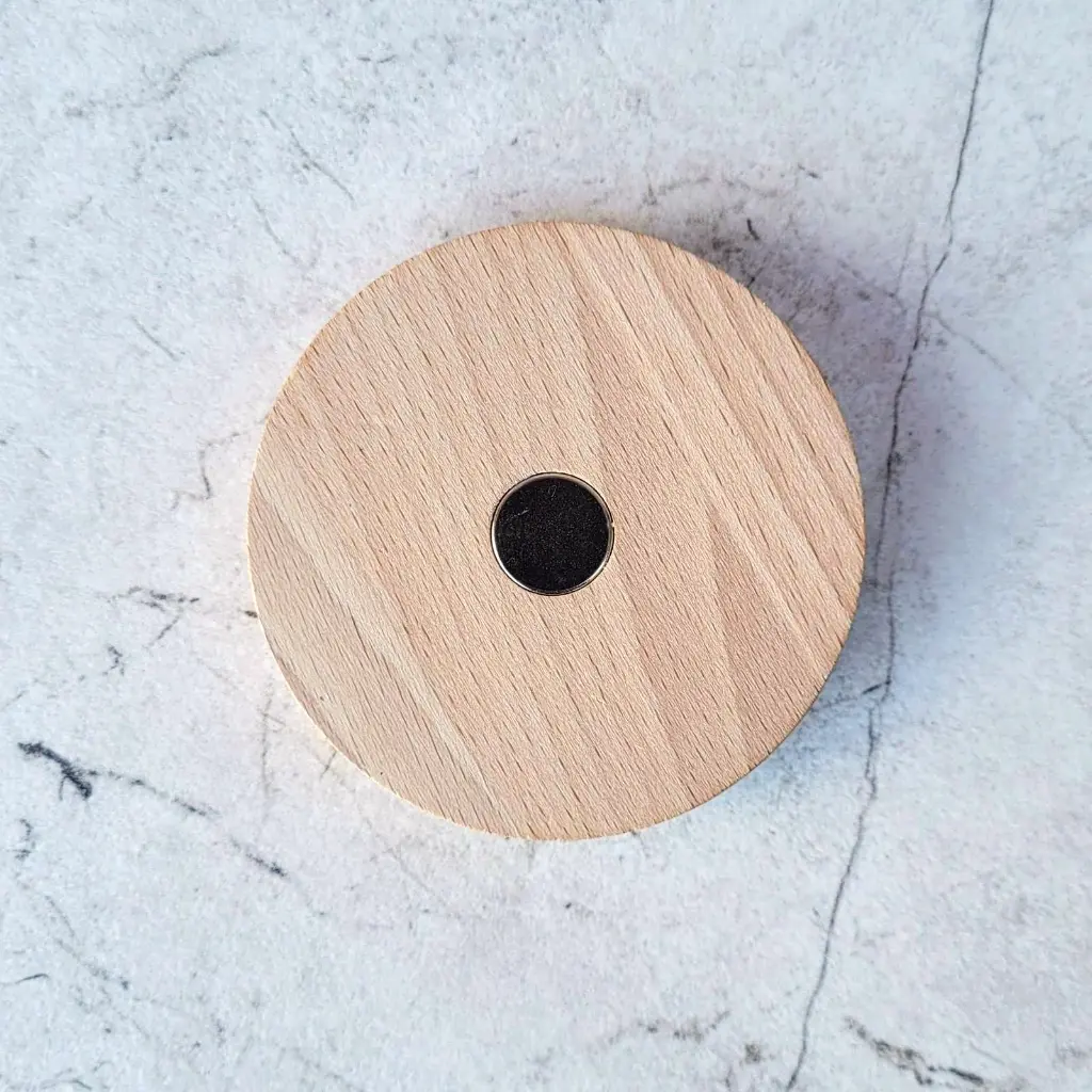 10-00-00299-S_3 drewaniane kółko z magnesem bukowe wooden circle with magnet beech (3).webp