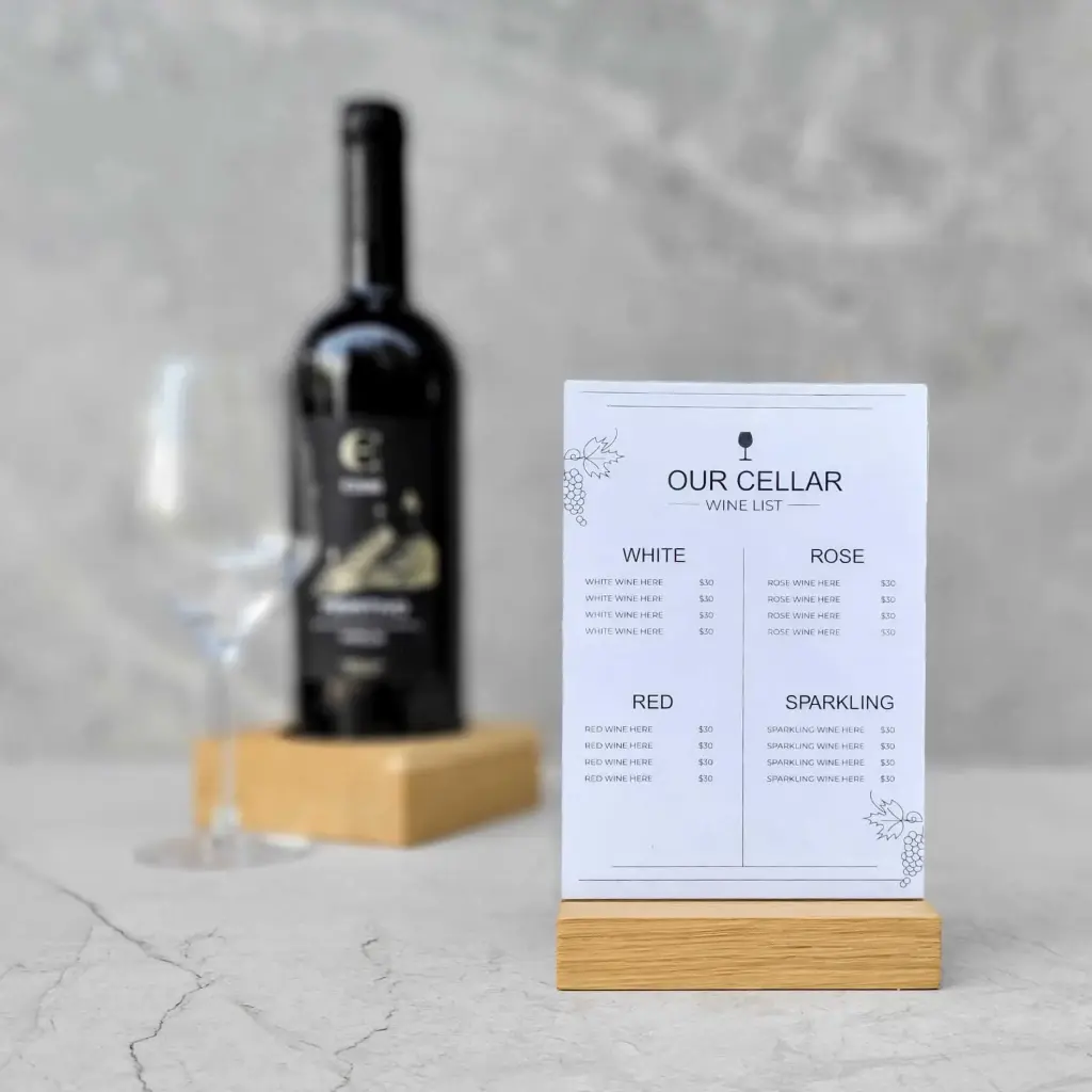 20-01-00837-H_2 drewniana podstawka pod wizytówki. kartki, menu, wizytówki dębowa, wooden bussiness card stand oak.webp