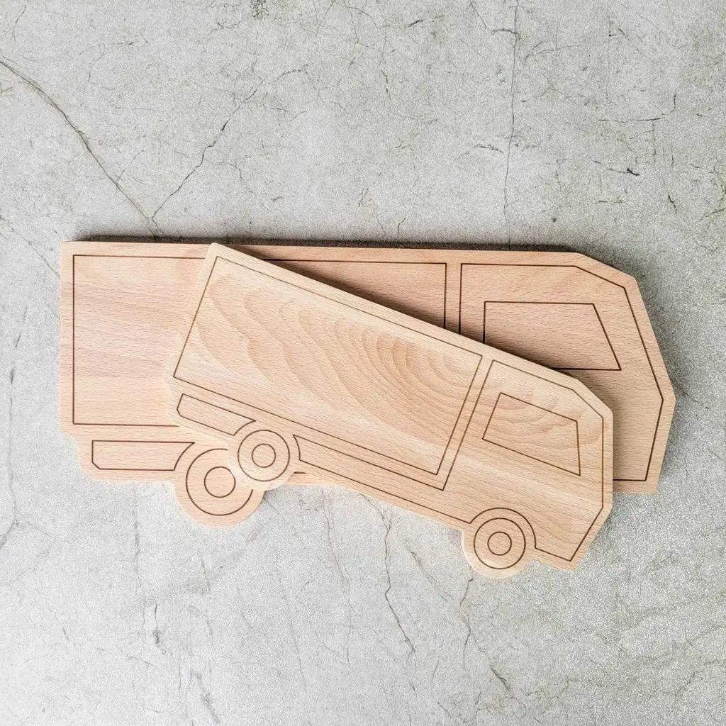 10-00-01200-S_4 drewniana deska do krojenia ciężarówka bukowa wooden cutting board truck shaped beech (1).webp
