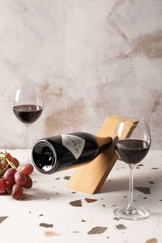 20-00-00303-S_1 drewniany stojak na wino balans bukowy wooden wine holder beech.webp