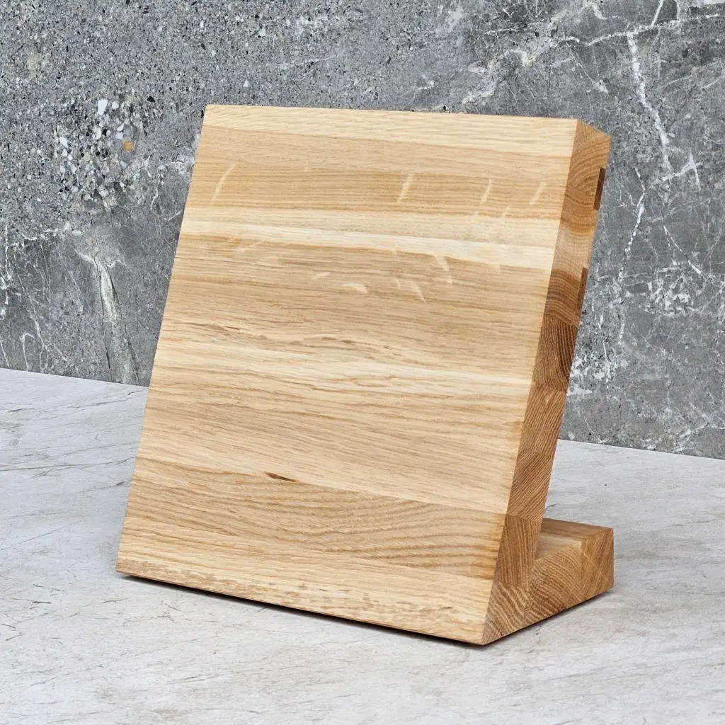 30-01-00617-H_4 drewniany stojak na noże magnetyczny dębowy. wooden magnet knives holder oak.webp