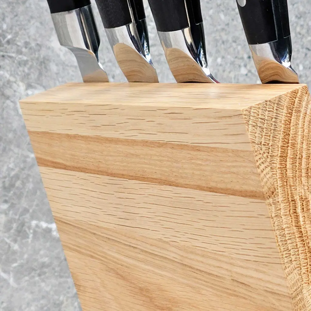 30-01-00617-H_3 drewniany stojak na noże magnetyczny dębowy. wooden magnet knives holder oak.webp