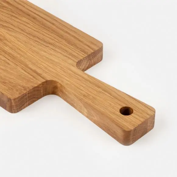 PL.00-01-00038-H Dębowa deska do krojenia z rączką Oak cutting board with handle (1).webp