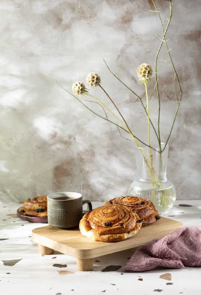 50-01-00367-H_7 drewniana taca na nóżkach TORI dąb wooden tray on feet oak.webp