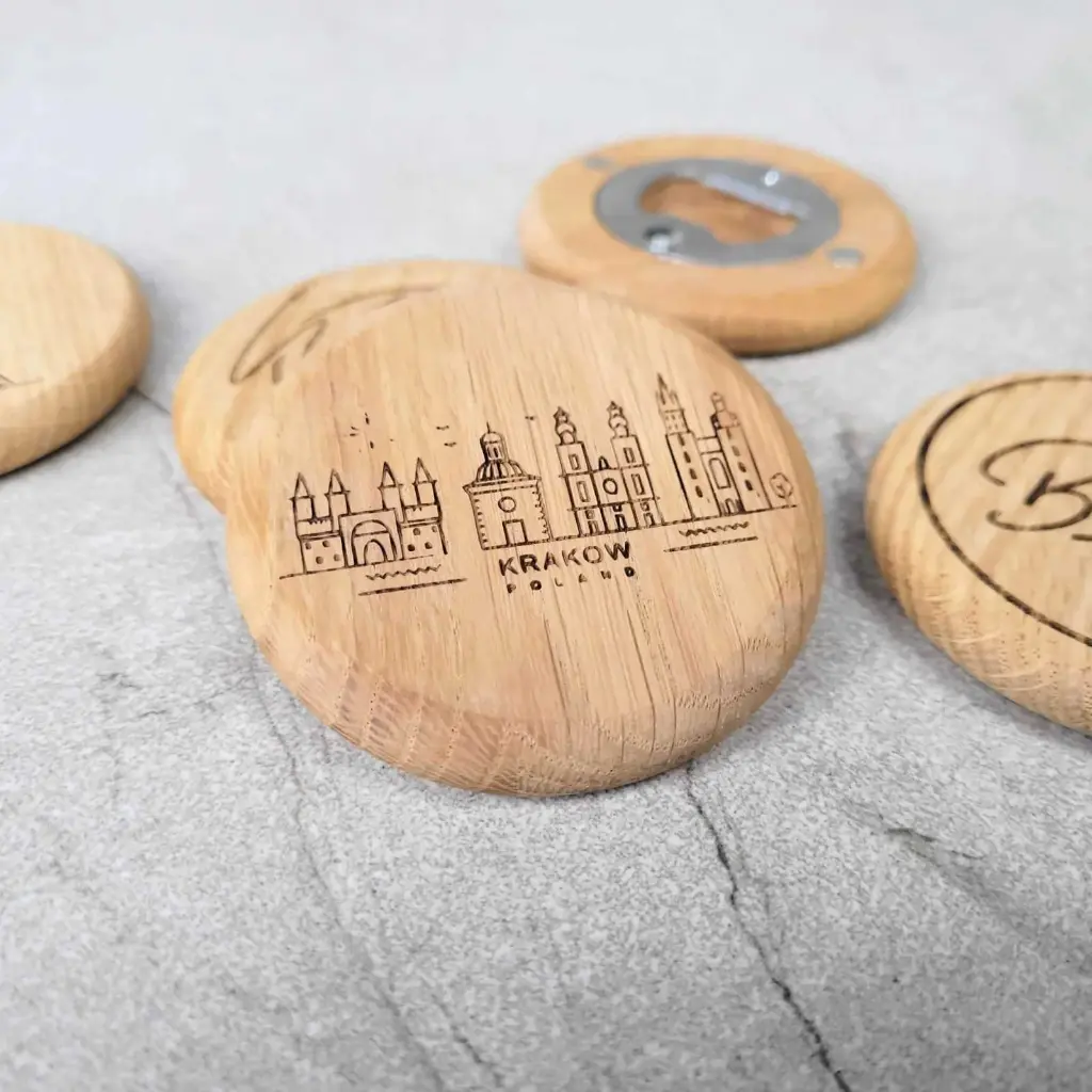10-01-01264-H_5 drewniany otwieracz z magnesami dębowy do personalizacji grawer nadruk wooden bottle opener with magnets oak engraving printing personalisation.webp