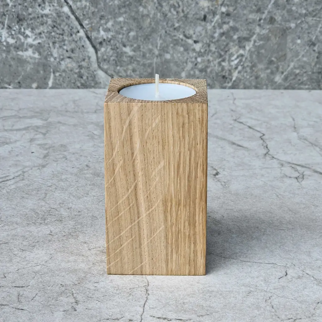 50-01-00902-02-H_2 drewniany świecznik na tealight dębowy wooden candle hodler oak middle.webp