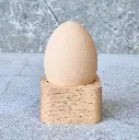 30-00-00890-01-S_1 drewniana kwadratowa podstawka pod jajko bukowa wooden egg holder beech squere.webp