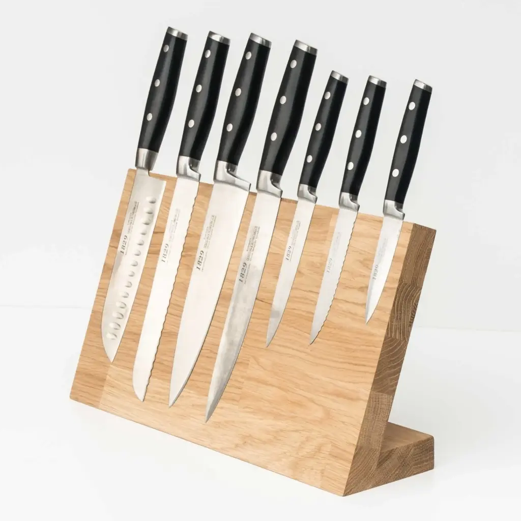 30-01-00135-H_1 drewniany stojak na noże magnetyczny dębowy. wooden magnet knives holder oak.webp
