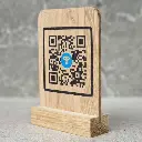 PL.00-20-01-01267-H drewniany ekspozytor z wkładką nadruk UV kod QR dębowy Oak information display with insert UV print QR code (21).webp