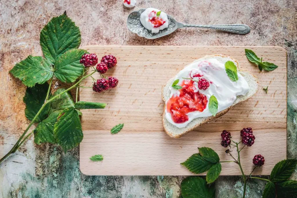 9-00-00011-O drewniana deska bukowa śniadaniowa wooden cutting board beech breakfast.webp