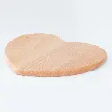 15-00-00026-O_1 drewniana deska do krojenia w kształcie serca bukowa wooden cutting board heart shape beech.webp