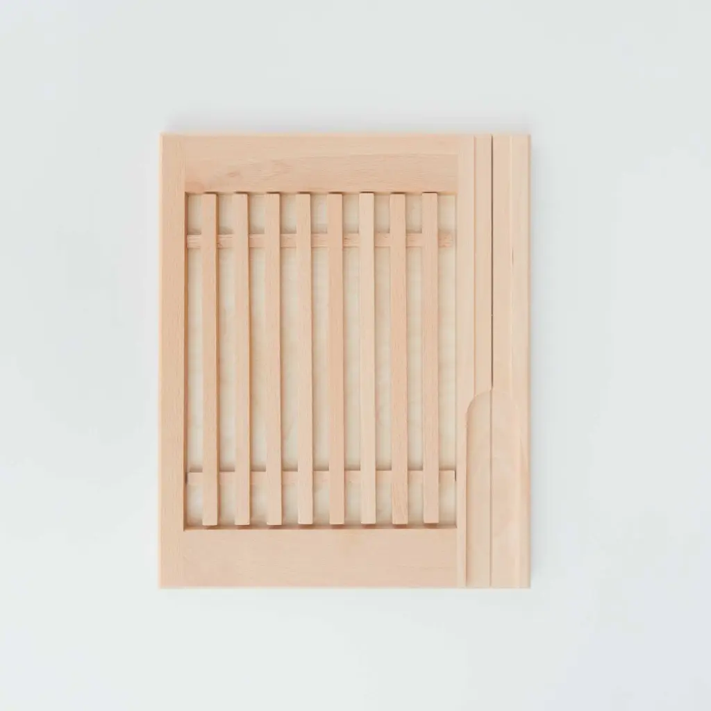 22-00-00317-S_1 drewniana deska do chleba z miejscem na nóż bukowa wooden bread cutting board with knife place beech.webp