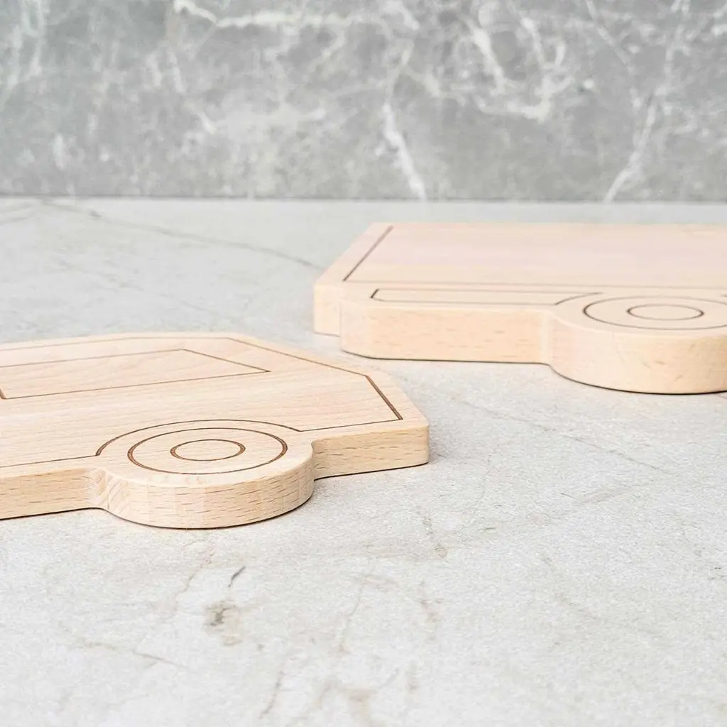10-00-01200-S_4 drewniana deska do krojenia ciężarówka bukowa wooden cutting board truck shaped beech (2).webp