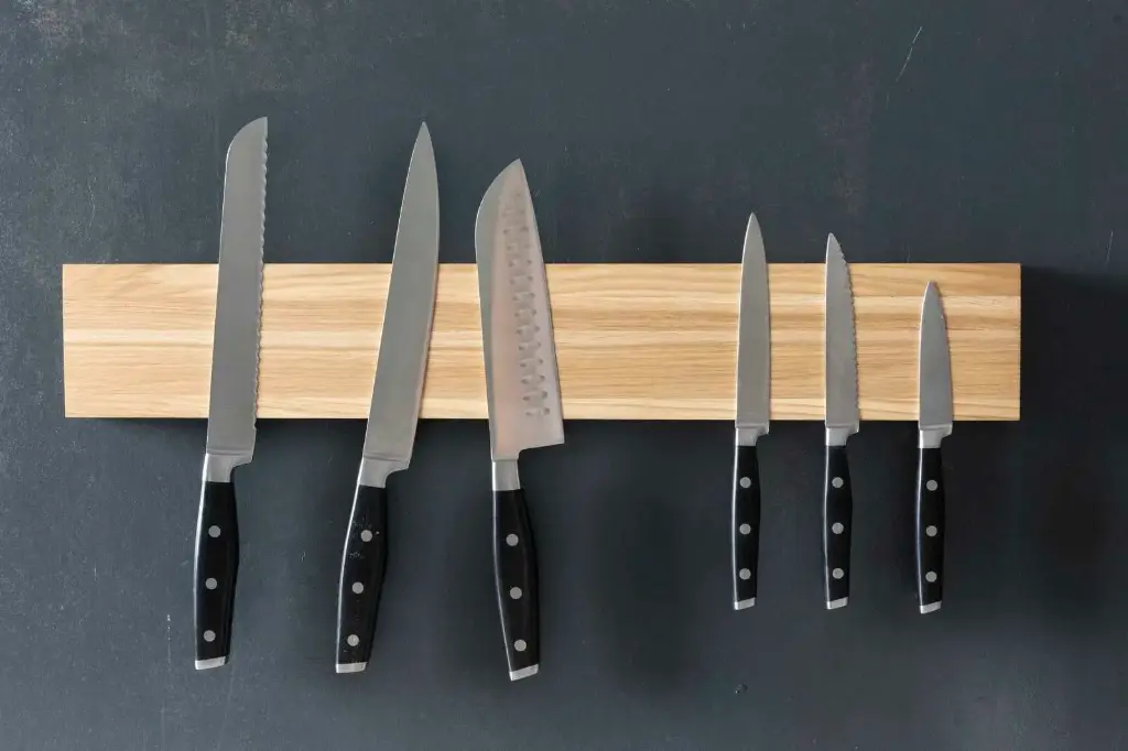 Oak hanging 8 knives block with magnets 450x90x30mm
