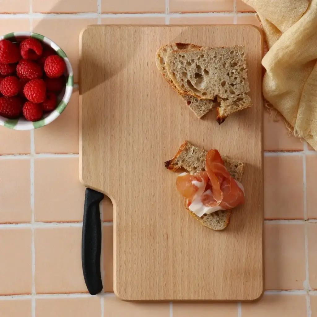 Beech board with Victorinox kinfe300x200x15 mm