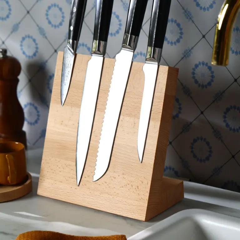 Beech 4 knives stand with magnets