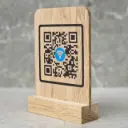 Stojak drewniany z nadrukiem na kod QR lub menu buk