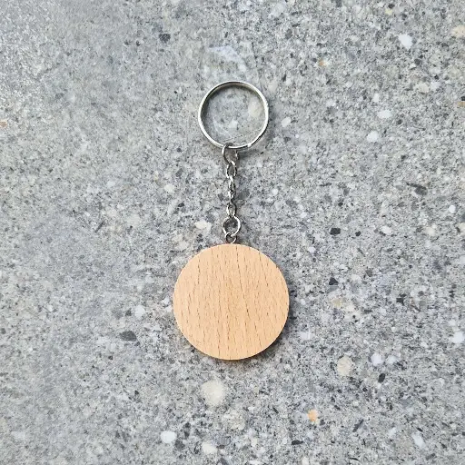 [BK10-00302-L-025202] Beech keychain with screw fi40x5mm transparent varnished