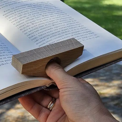 [DB20-00824-025299] Oak book page holder 90x35x20mm raw